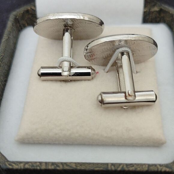 MEN'S ST. PATRICK BLACK/ SILVER ROUND CUFF LINK - Picture 2 of 3